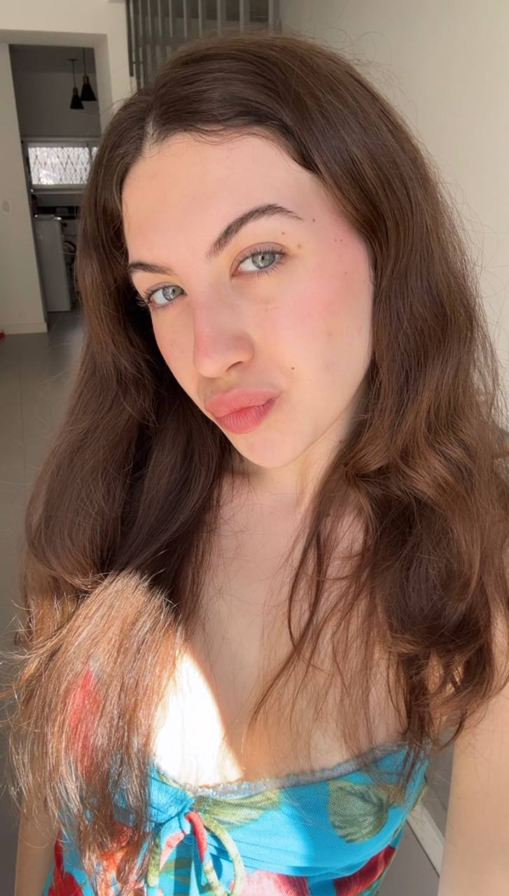 Nude girl Amber in Cairo