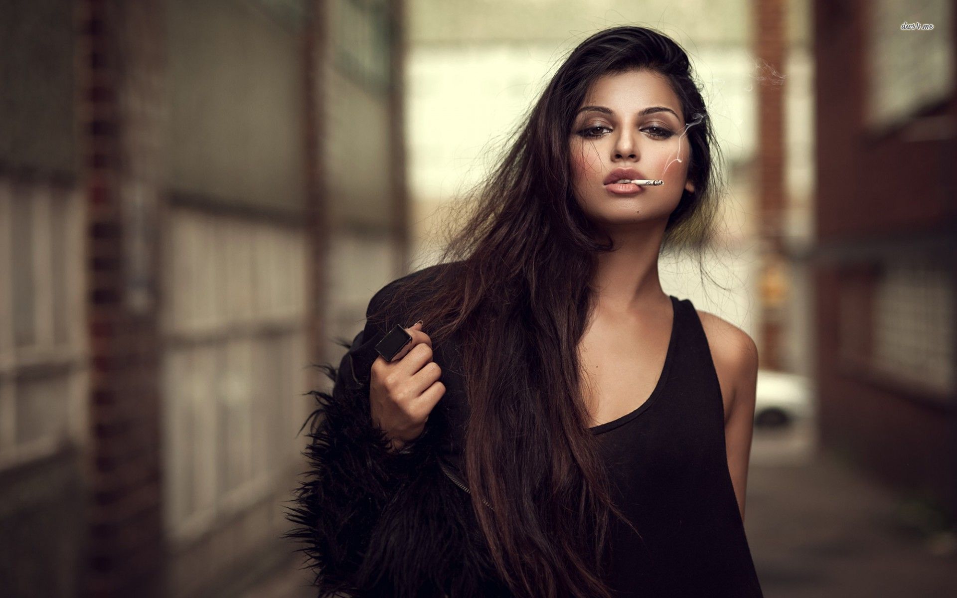 A playful frame from Sassy girls — online in Cairo