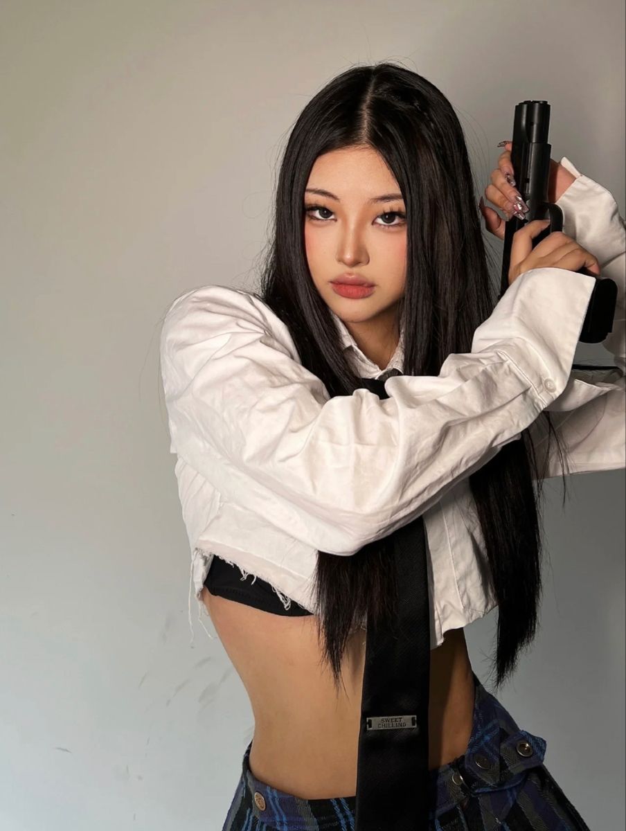 A cozy shot with Sassy girls — straight from Cairo