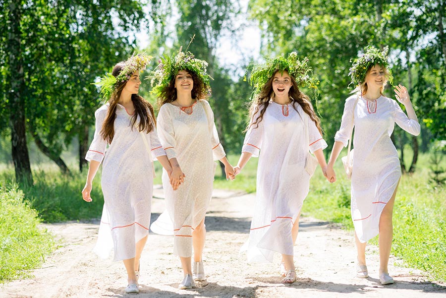 A cozy shot with Slavic girls — straight from Cairo