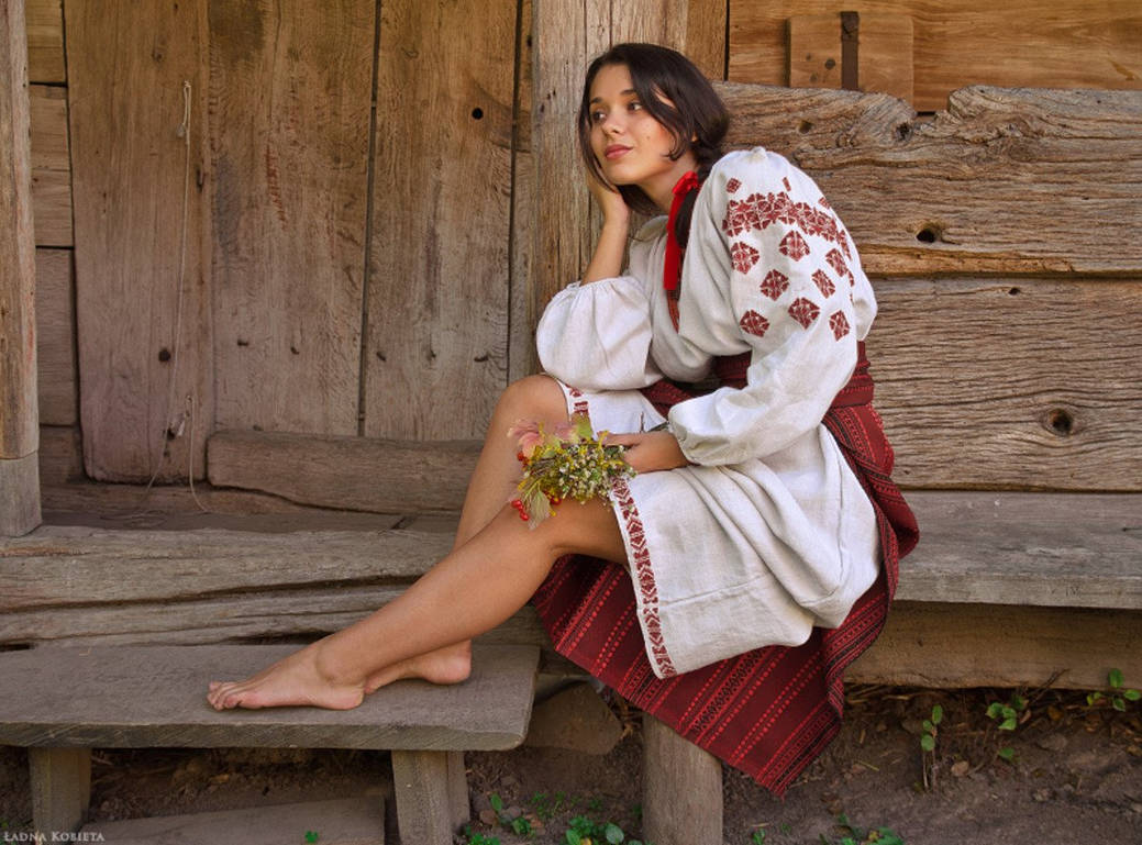 Fresh photos, fresh mood — Women in Slavic costumes online in Cairo