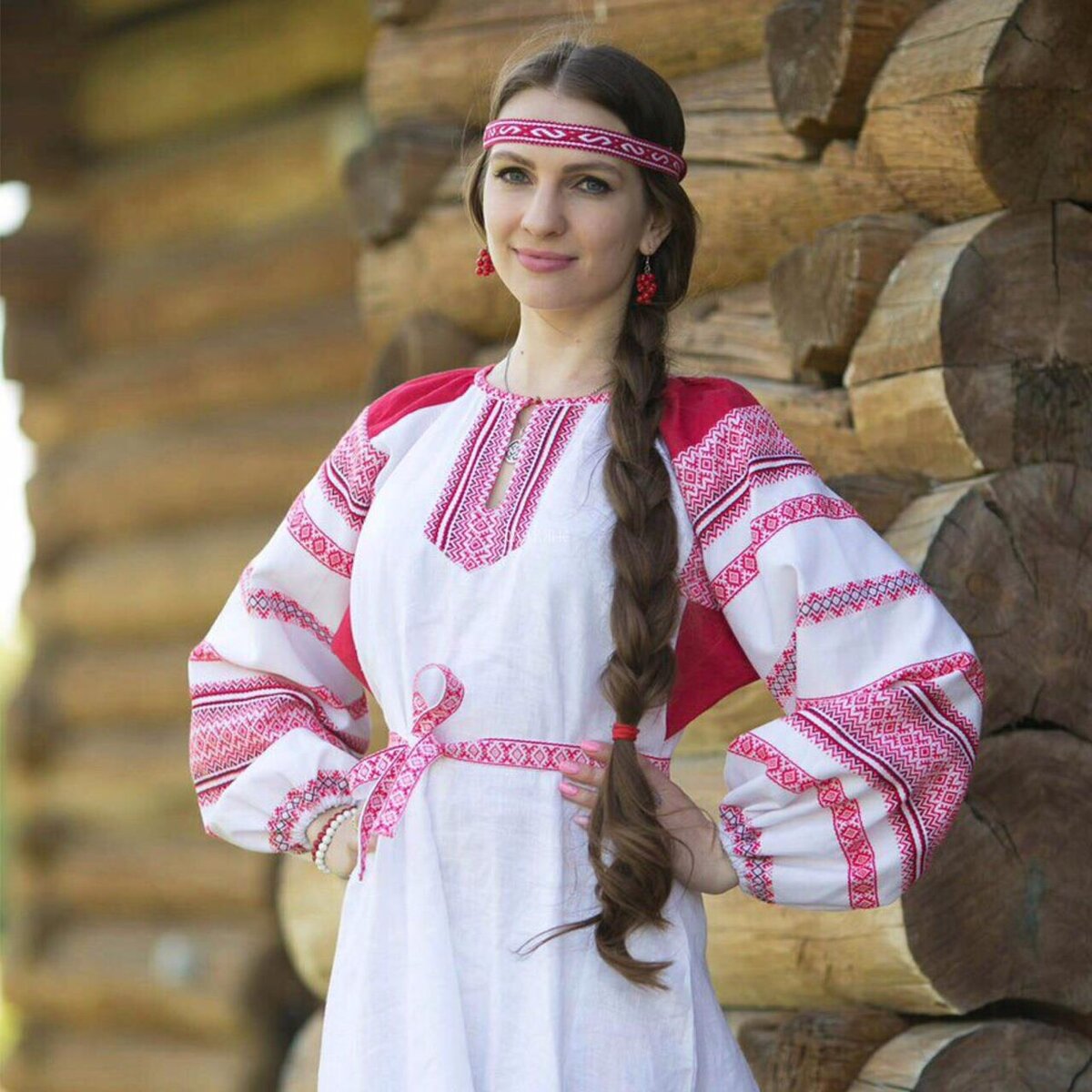 Girls in Slavic costumes brings the glow — live moments in Cairo