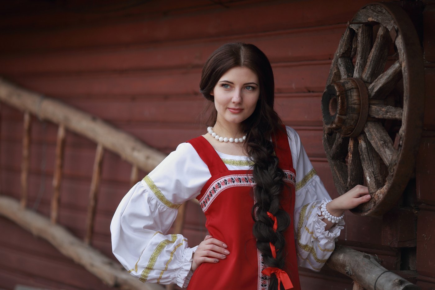 Girls in Slavic costumes’s look of the day — catch her live in Cairo